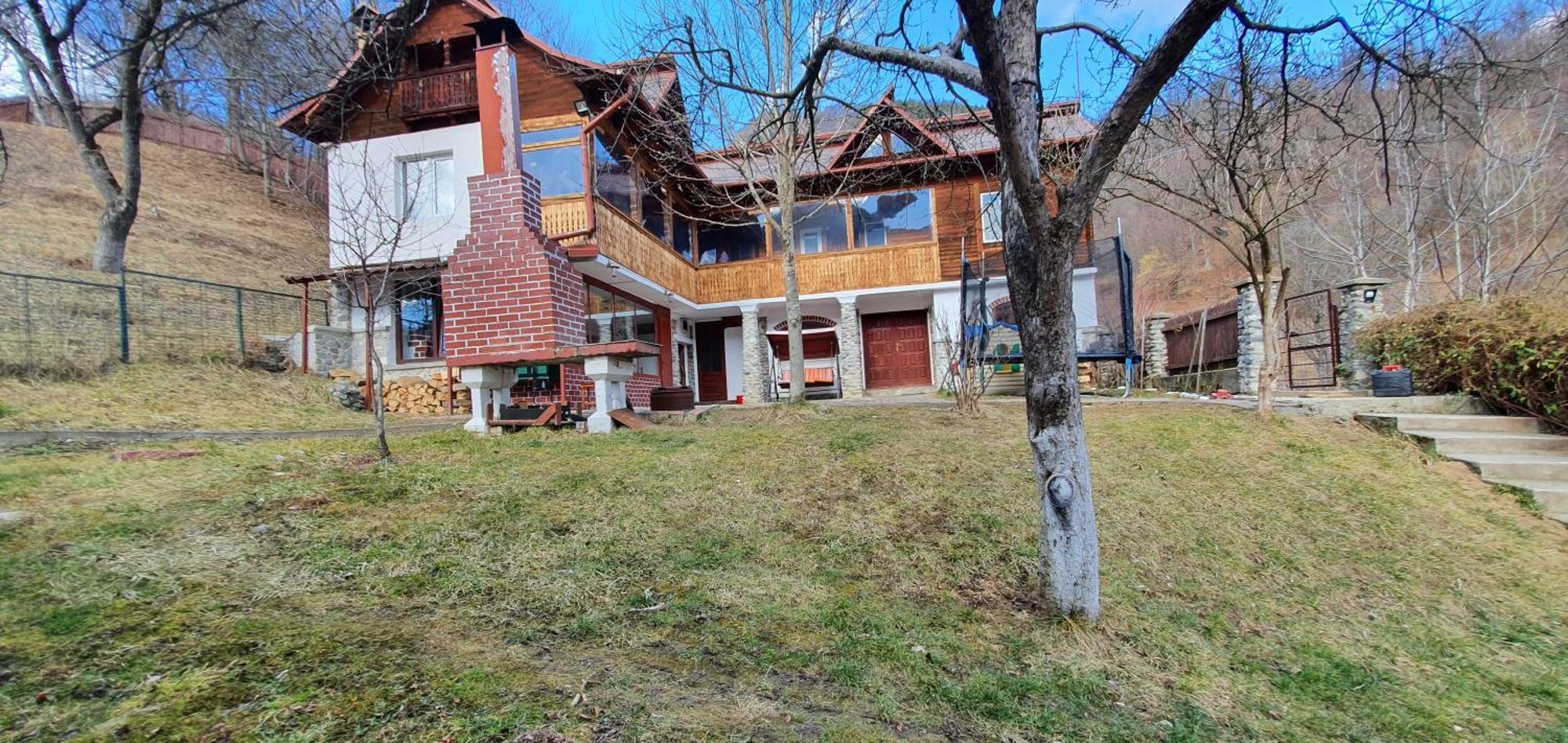 Casa Colt De Rai Villa Brezoi Exterior photo
