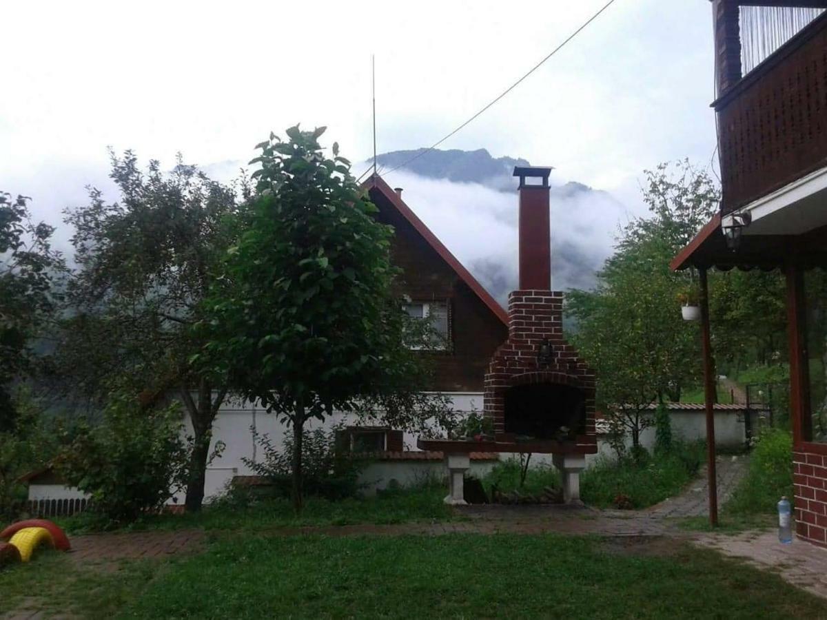 Casa Colt De Rai Villa Brezoi Exterior photo